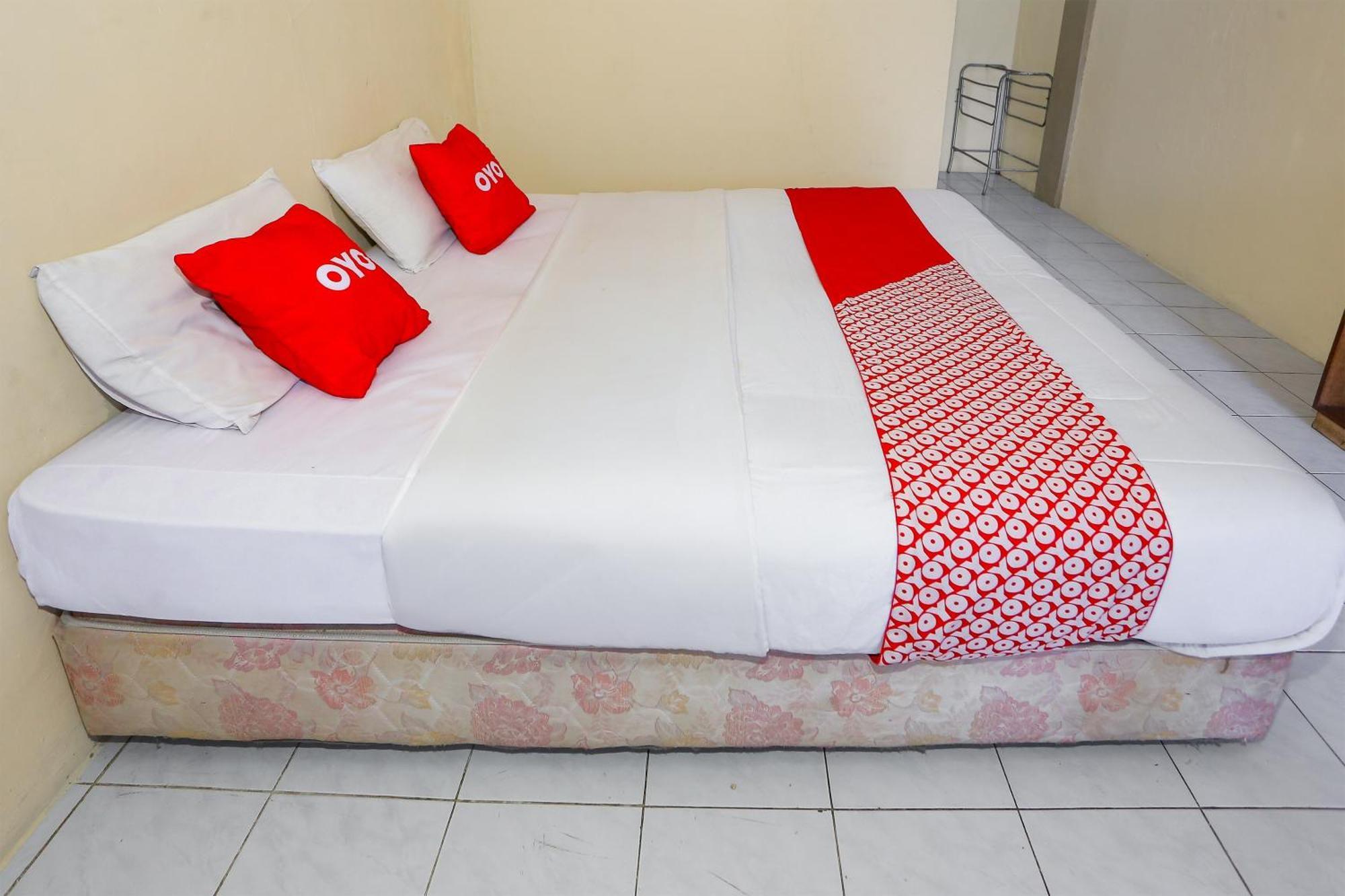 Capital O 93349 Hotel Gondangdia Богор Екстериор снимка