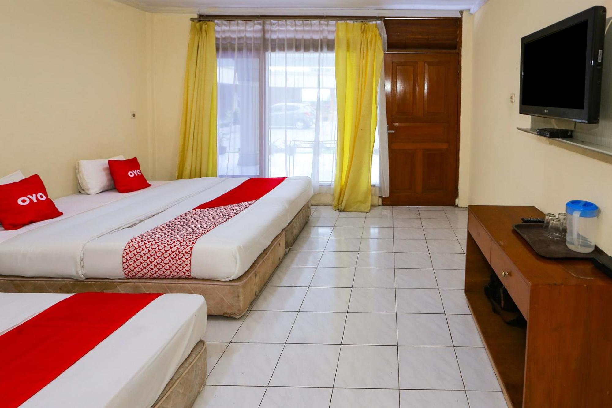 Capital O 93349 Hotel Gondangdia Богор Екстериор снимка